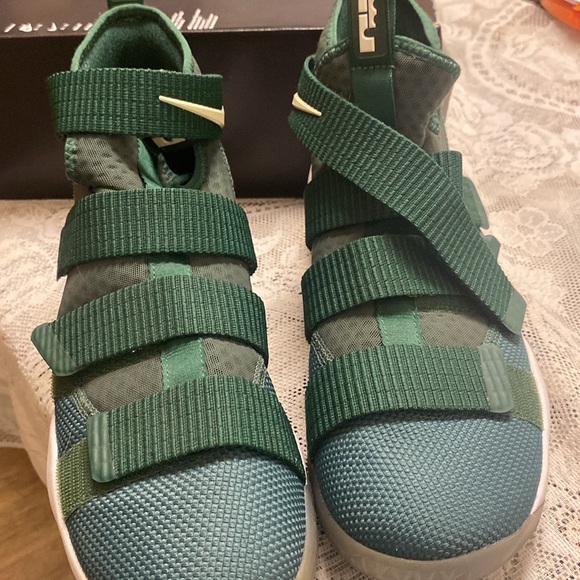 Nike Lebron 11 Celtics soldier basketball shoes. - Picture 8 of 8